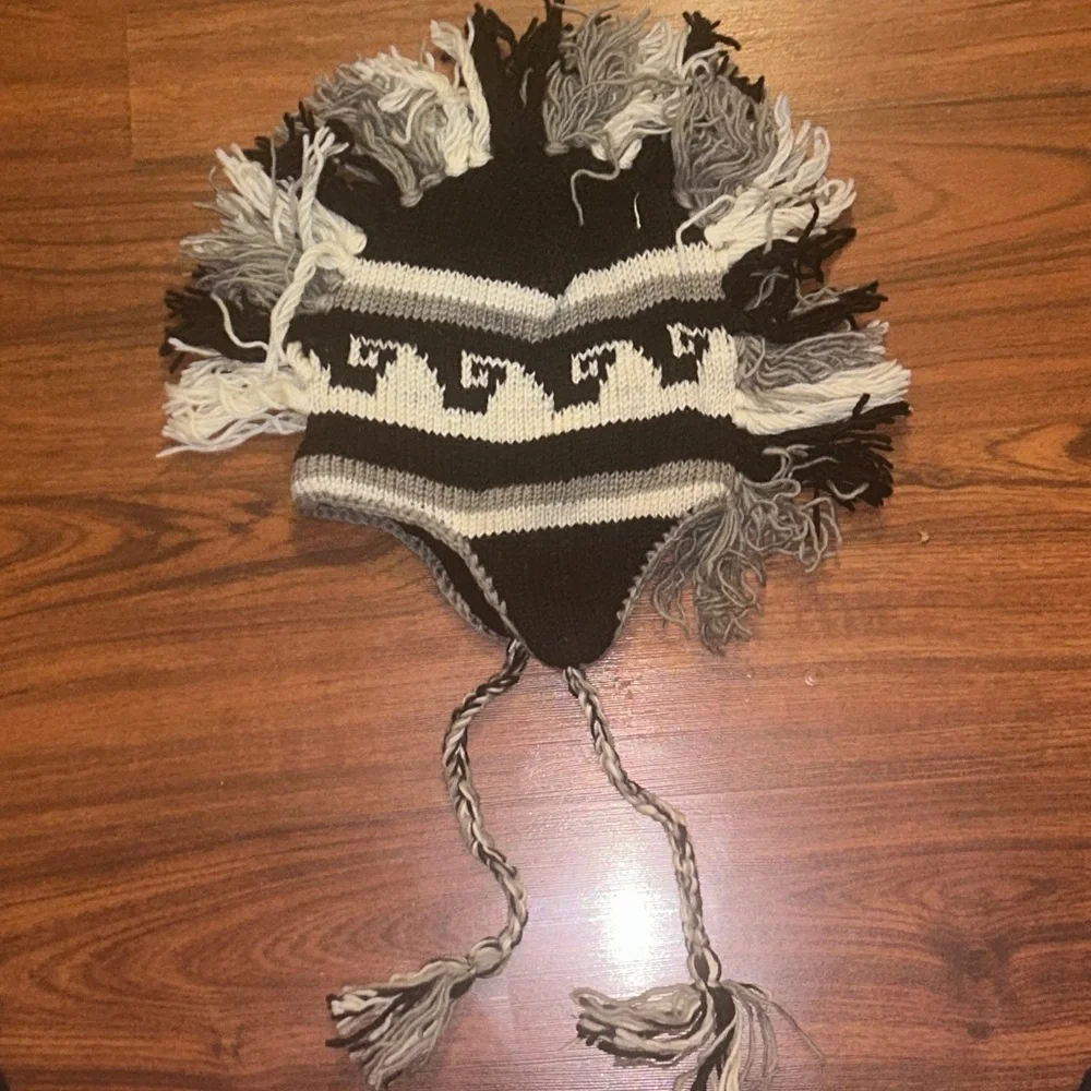 VTG City Winter USA Peruvian Knit Chullo Hat Fringe Mohawk Braided TasselsWool